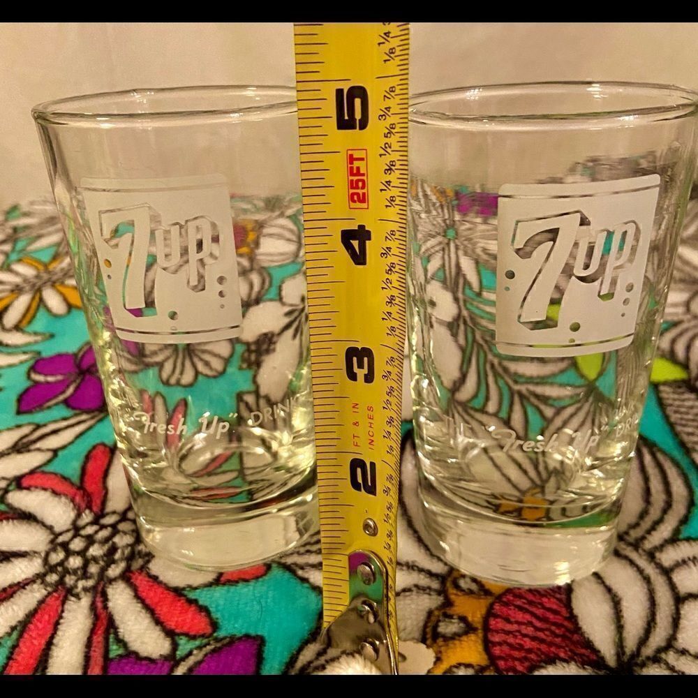 2 Vintage 1940’s 7 Up Drinking Glasses – “The Fresh UpDrink” Vintage Advertising - Picture 5 of 8